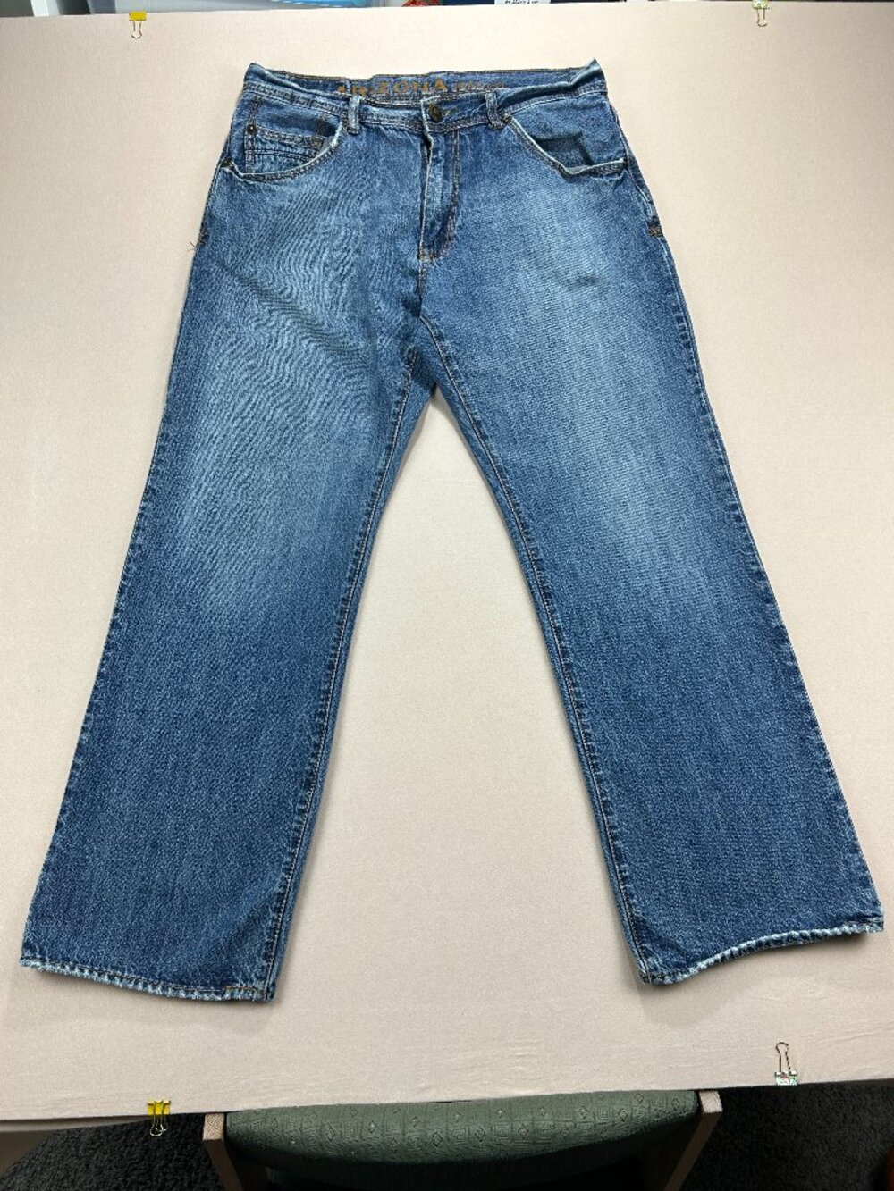 Arizona Jeans Men's Size 34x32 Blue Denim Medium Wash Loose Straight Cotton